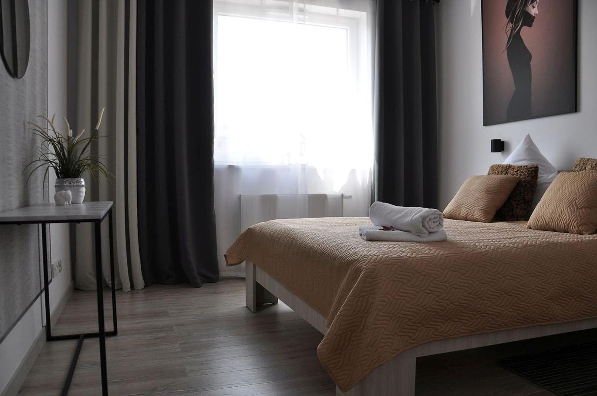 Q Pl 2 Lub 3 Pokojowe Klimatyzowane Przy Manufakturze Z Garazem Gratis, Fv Apartment Łódź