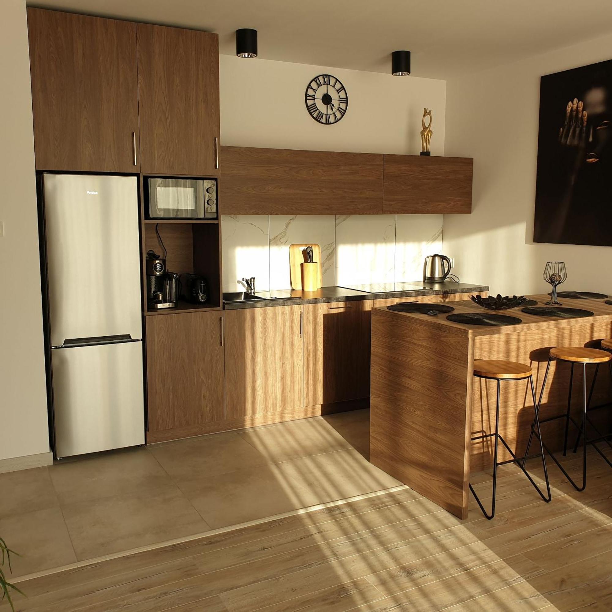 Q Pl 2 Lub 3 Pokojowe Klimatyzowane Przy Manufakturze Z Garazem Gratis, Fv Apartment