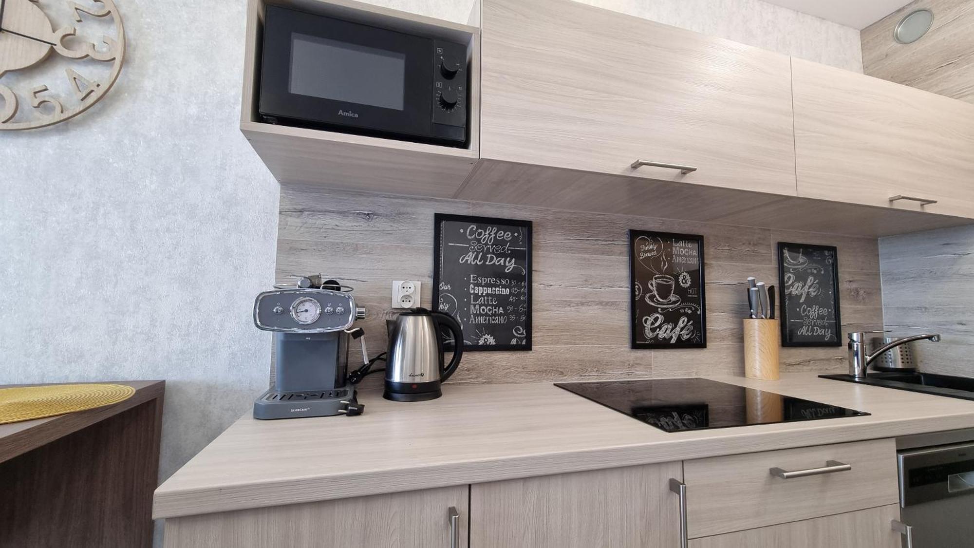 Q Pl 2 Lub 3 Pokojowe Klimatyzowane Przy Manufakturze Z Garazem Gratis, Fv Apartment Łódź