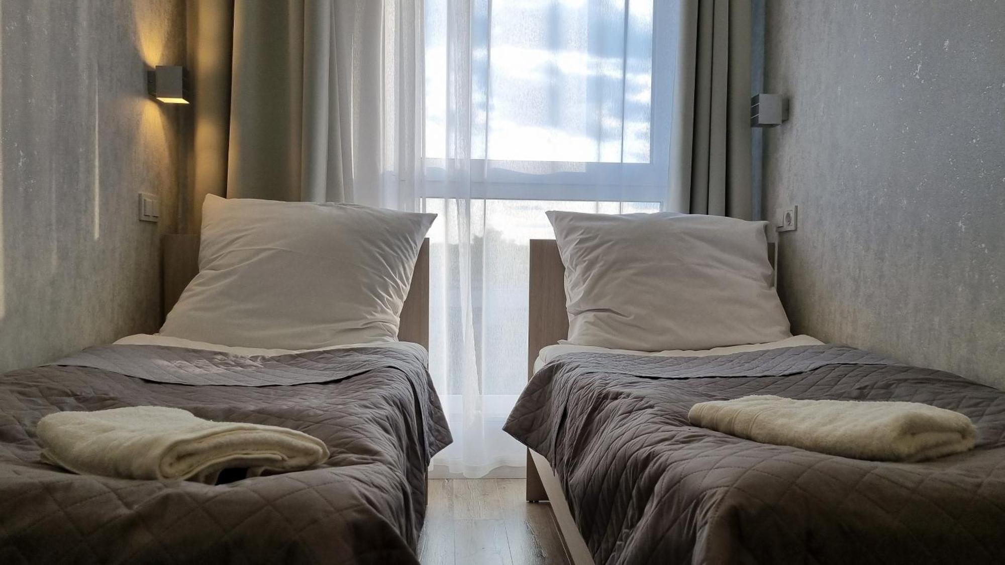 Q Pl 2 Lub 3 Pokojowe Klimatyzowane Przy Manufakturze Z Garazem Gratis, Fv Apartment Łódź
