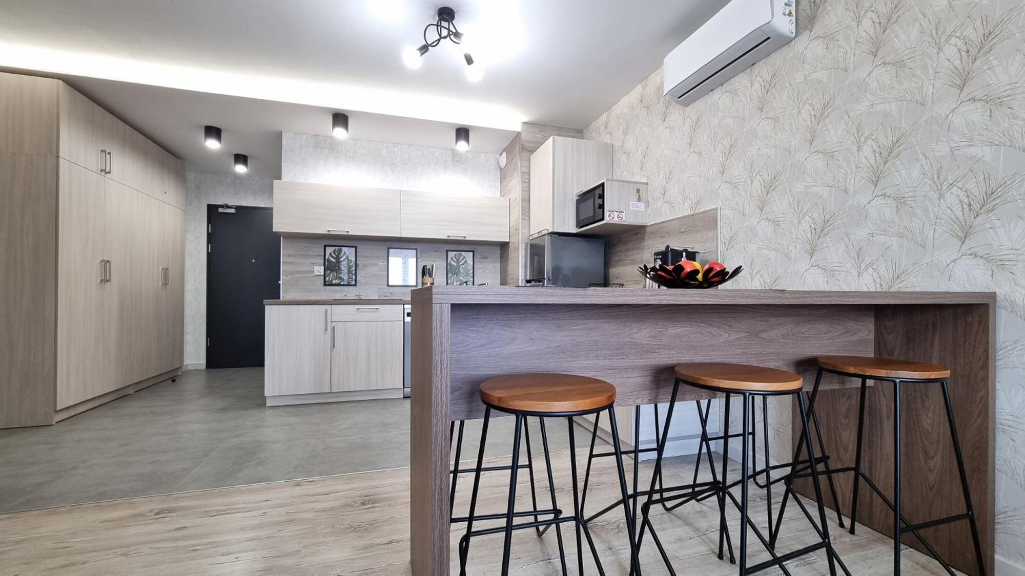 Q Pl 2 Lub 3 Pokojowe Klimatyzowane Przy Manufakturze Z Garazem Gratis, Fv Apartment Łódź